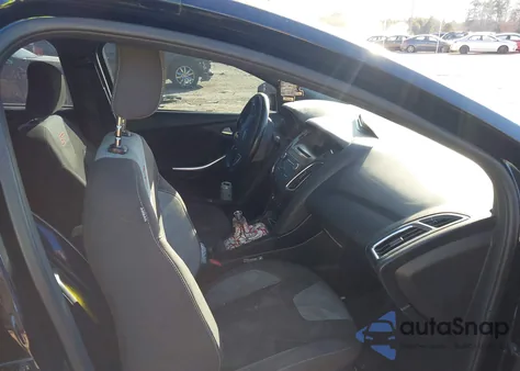 2017 Ford Focus St z USA, uszkodzony, nr VIN 1FADP3L90HL292340